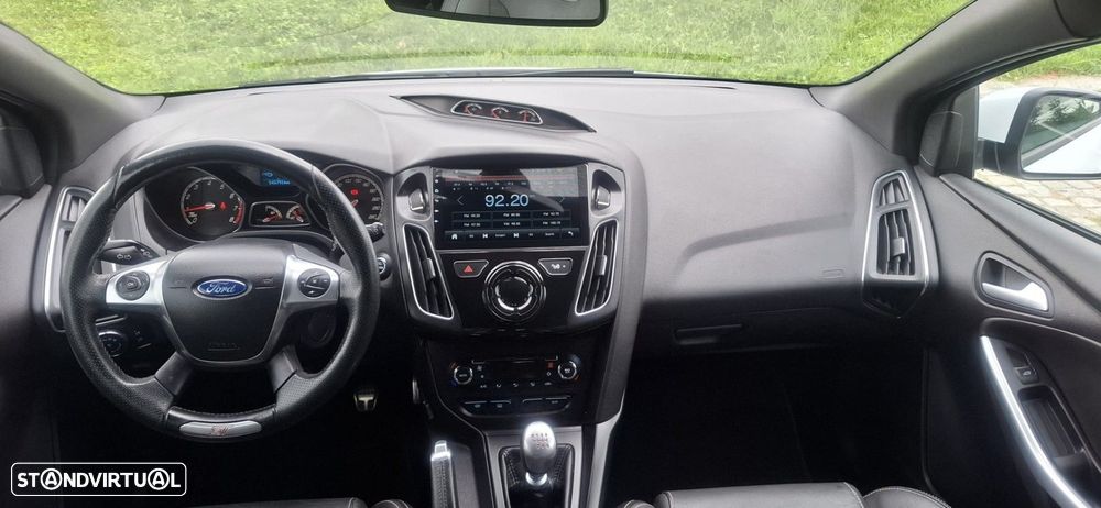 Ford Focus 2.0 EcoBoost ST c/ Pack Pele Desportiva - 13