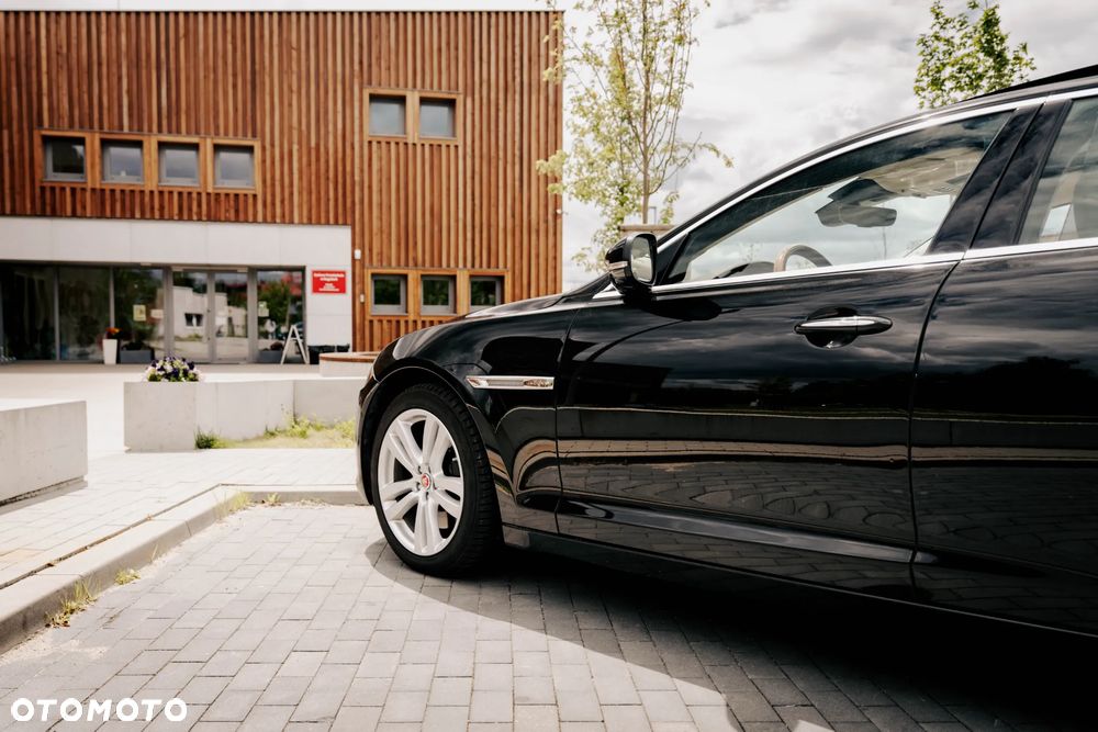 Jaguar XJ 3.0 T LWB AWD Portfolio - 5