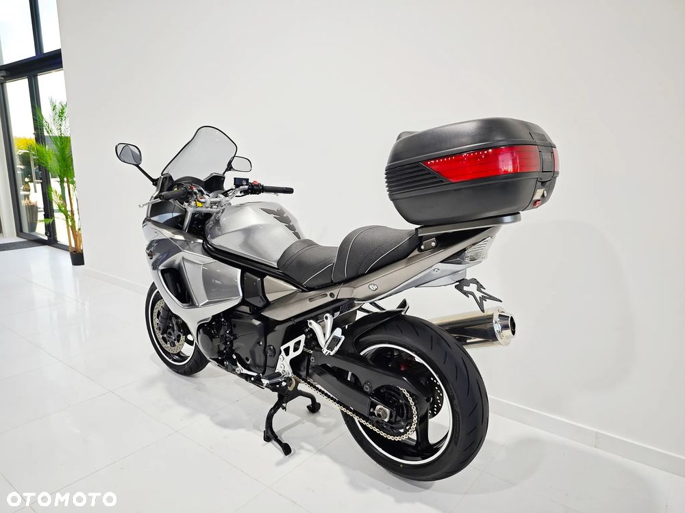 Suzuki GSX - 19