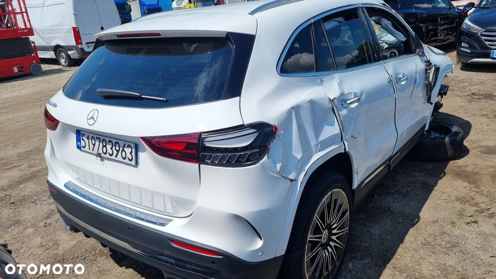 Mercedes-Benz GLA - 4