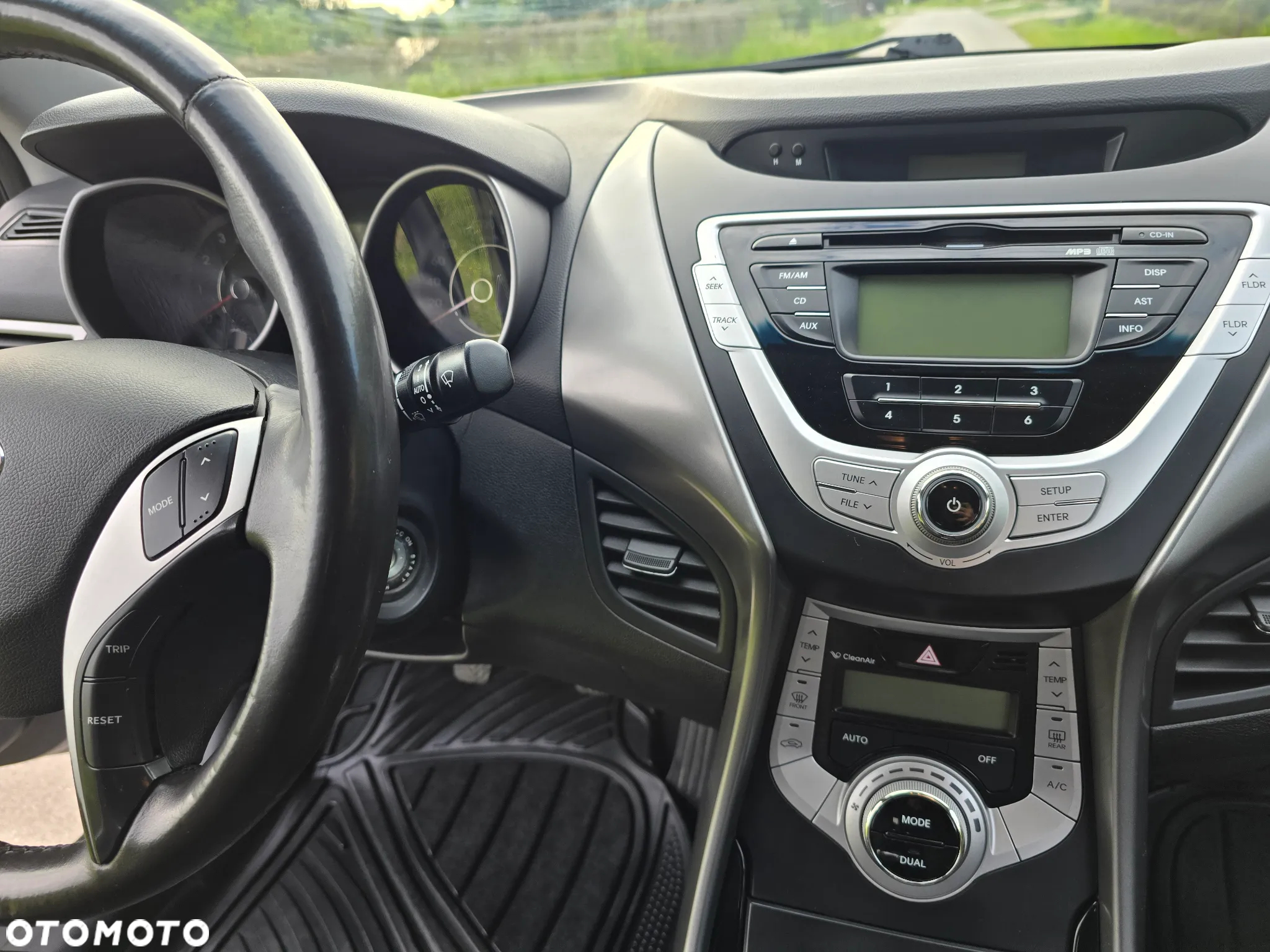 Hyundai Elantra 1.6 Comfort - 25