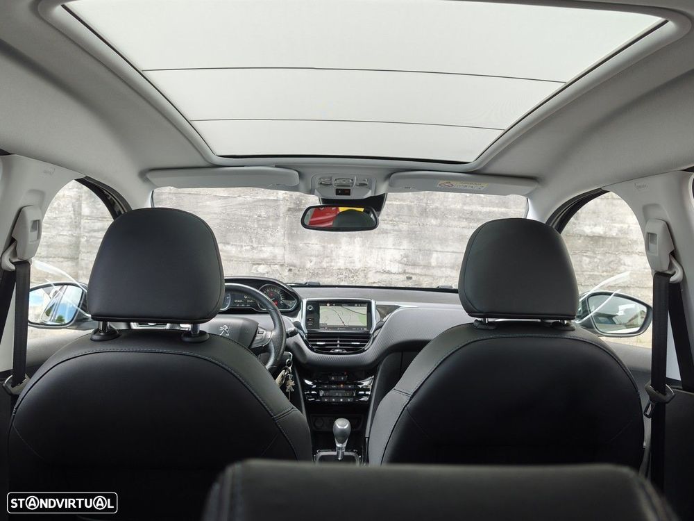 Peugeot 2008 1.2 PureTech Allure EAT6 - 20