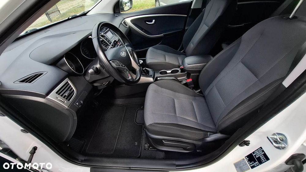 Hyundai i30 blue 1.4 YES Silver - 23