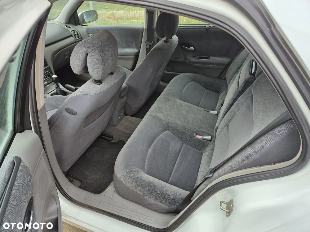 Renault Laguna 1.8 Concorde - 6