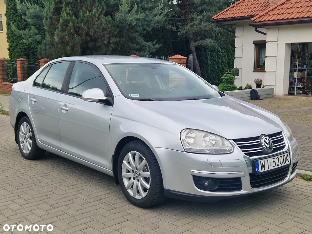 Volkswagen Jetta - 2
