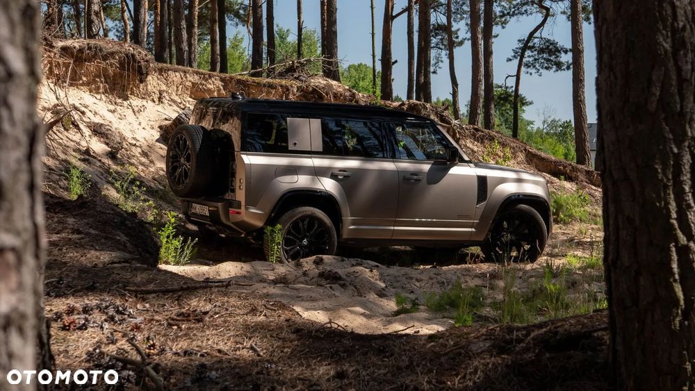 Land Rover Defender - 4