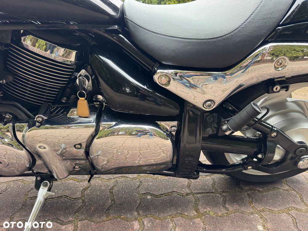 Suzuki Intruder - 14