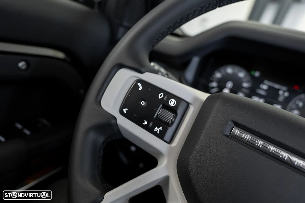 Land Rover Defender 2.0 P300e 110 AWD S - 23