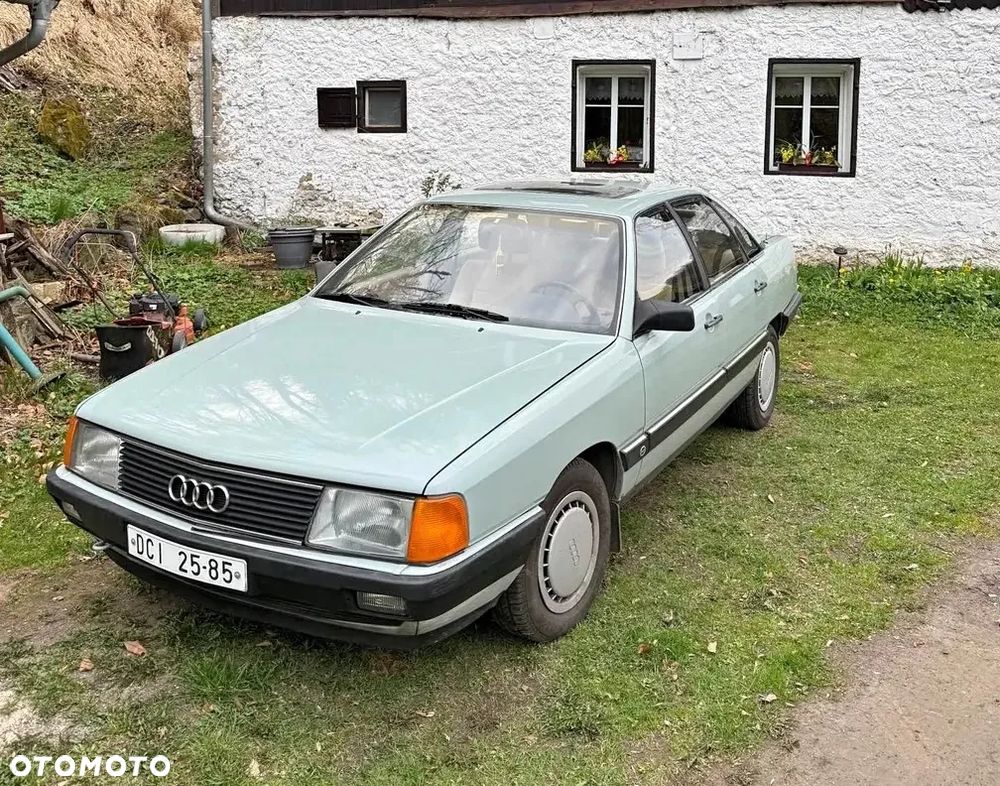 Audi 100