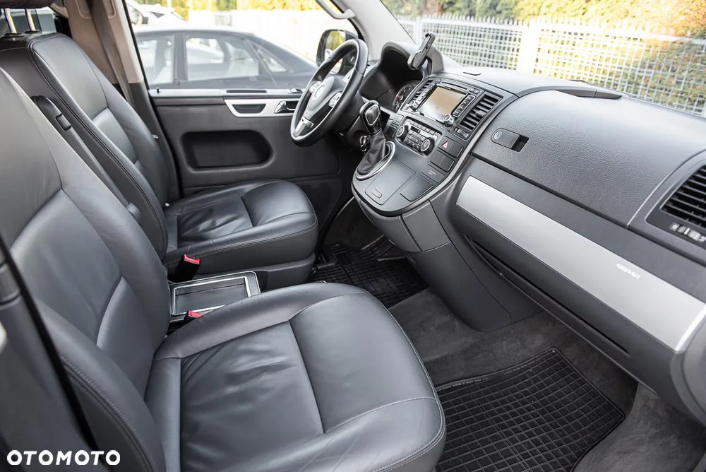 Volkswagen Multivan - 26