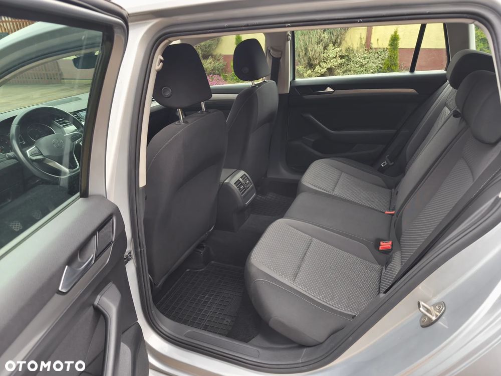 Volkswagen Passat - 13