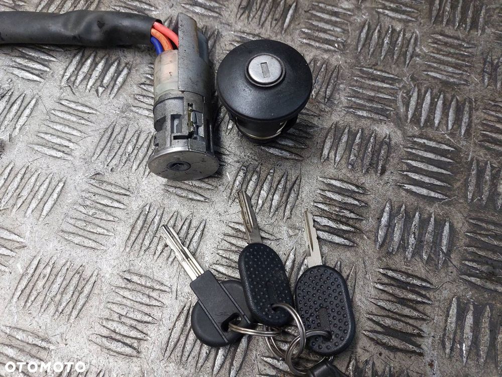 STACYJKA Z KLUCZYKIEM + KOREK WLEWU PALIWA LIGIER AMBRA I - 3