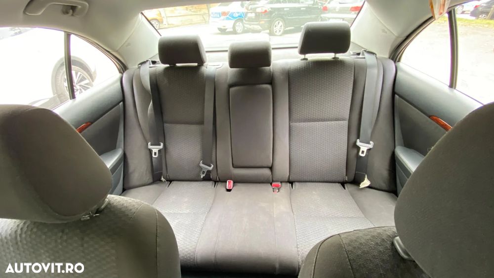 Toyota Avensis 2.0 D4D Sdn. Executive - 12
