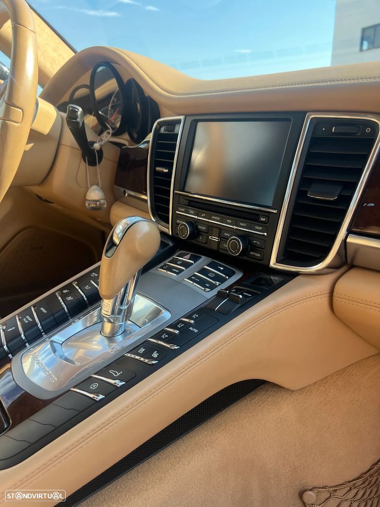 Porsche Panamera Turbo PDK - 9