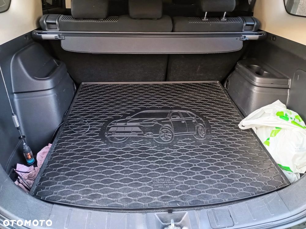 Mitsubishi Outlander - 10