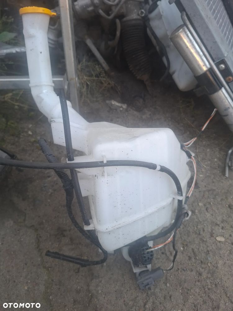MAZDA 3 09-13 BL ZBIORNICZEK SPRYSKIWACZY BBM467480 - 2