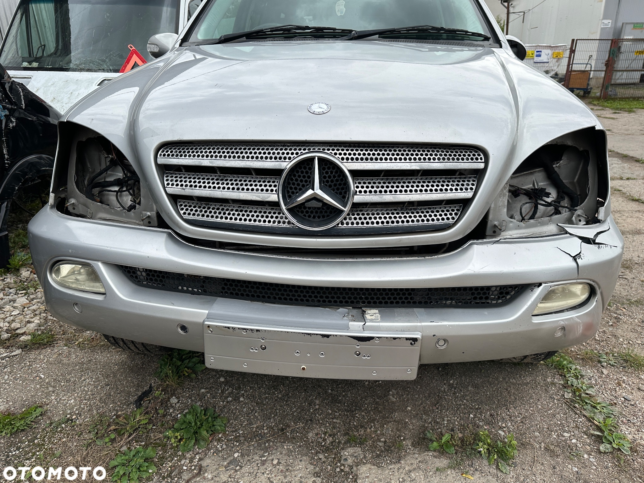 Mercedes ML 163  maska srebrna 744 pokrywa silnika grill zamek - 3