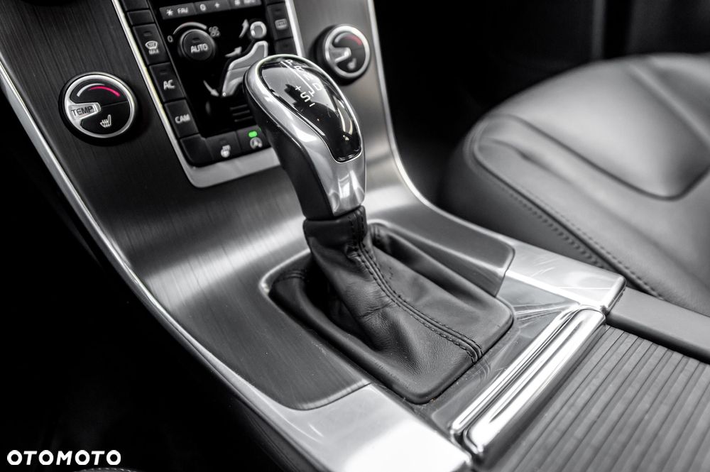 Volvo V60 D3 Geartronic Summum - 33
