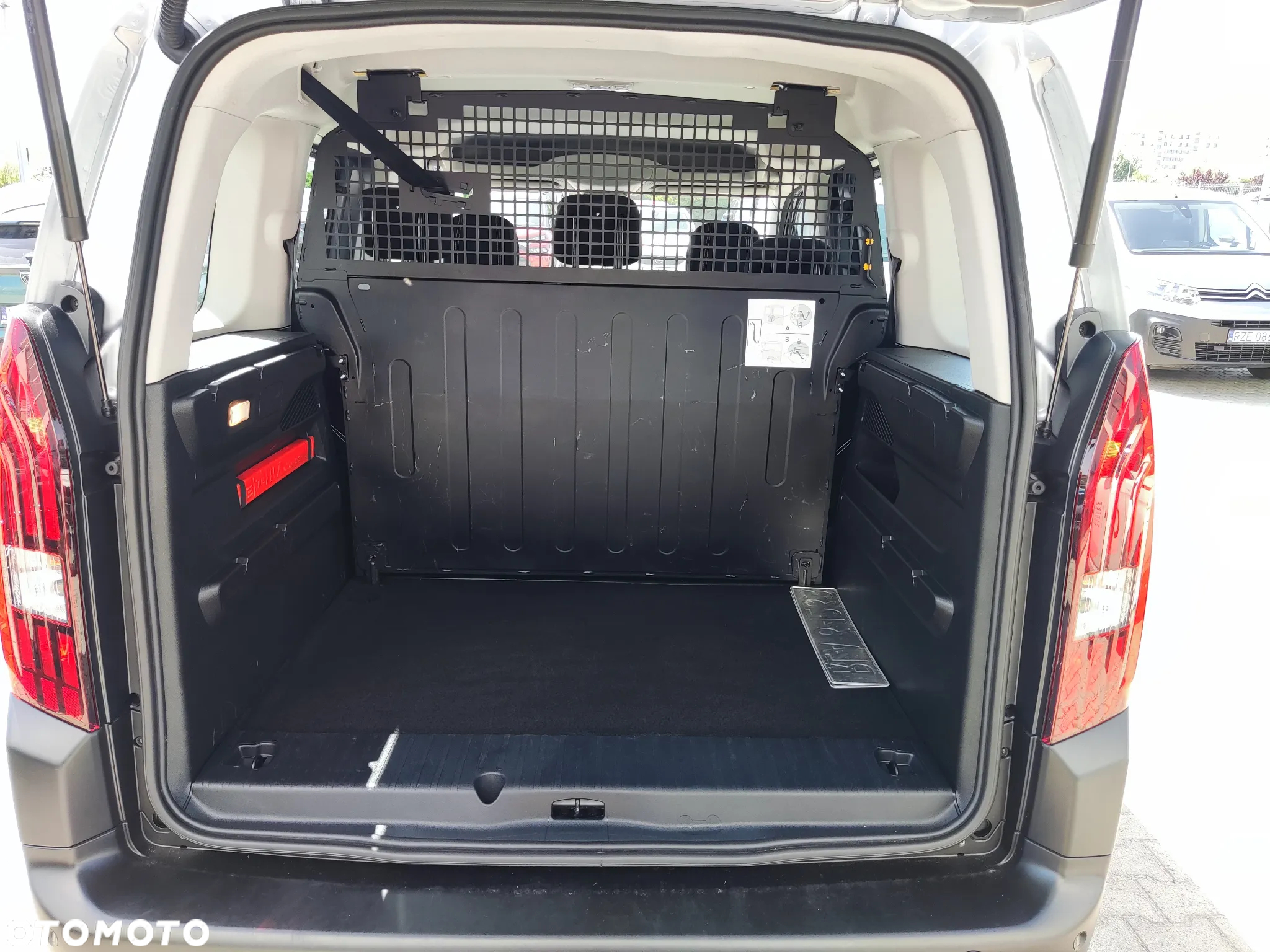 Peugeot Rifter 1.5 BlueHDI Allure S&S - 11