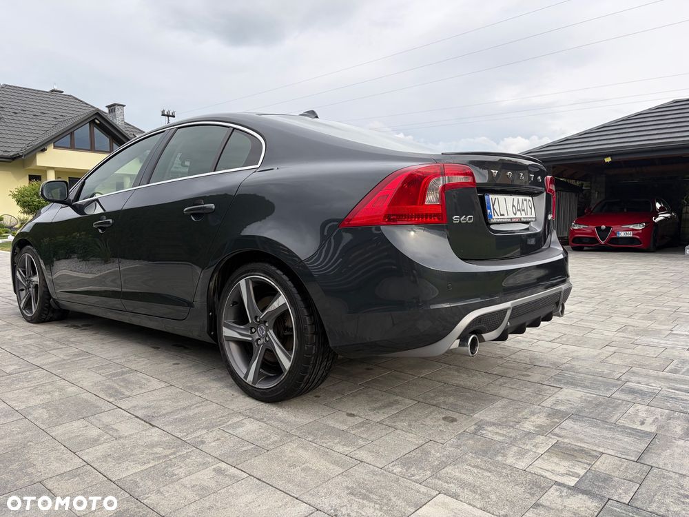 Volvo S60 D3 R-Design - 4