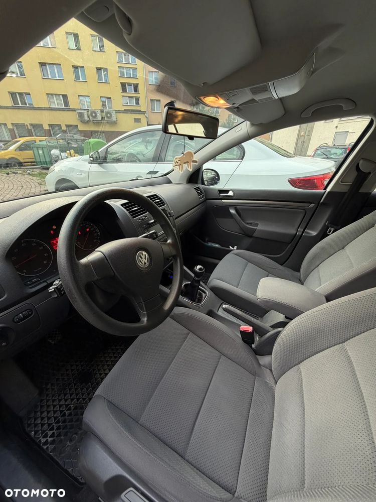 Volkswagen Golf 1.6 Comfortline - 24