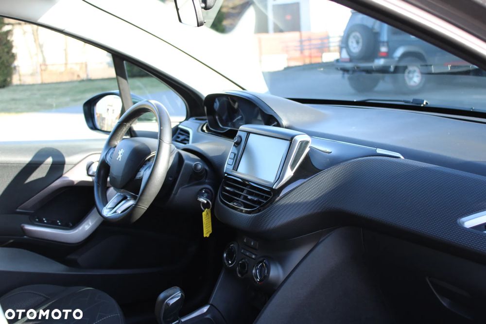 Peugeot 2008 1.2 VTi Allure - 25