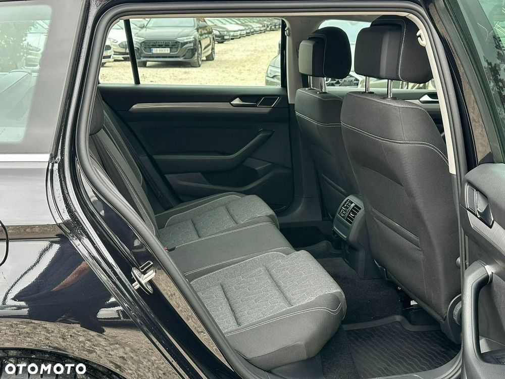 Volkswagen Passat - 17