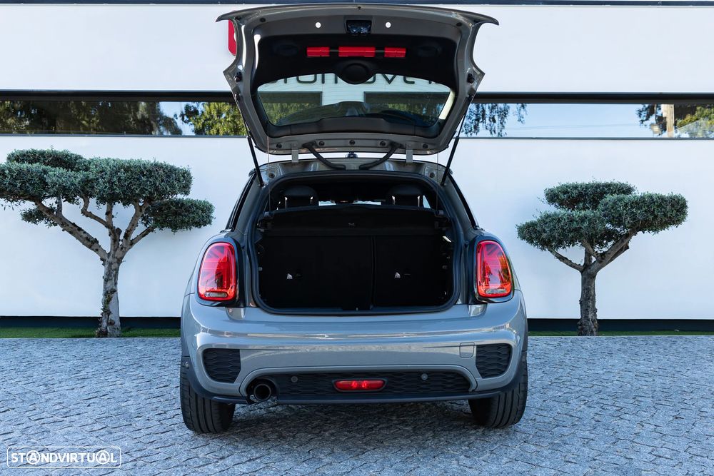 MINI 3 Portas Cooper D Aut. - 29