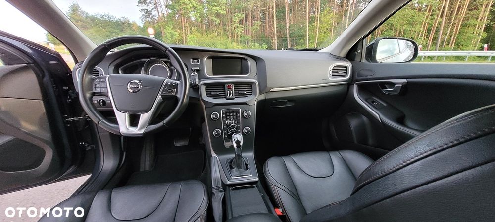 Volvo V40 Cross Country - 16