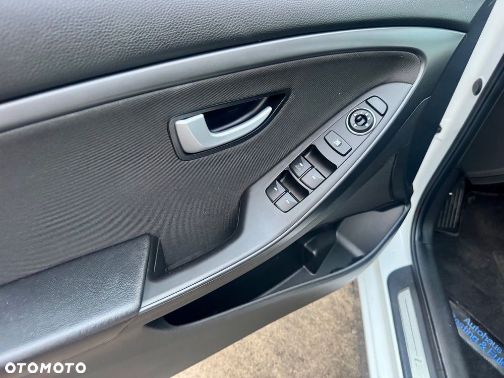 Hyundai i30 1.6 GDI BlueDrive Premium - 14