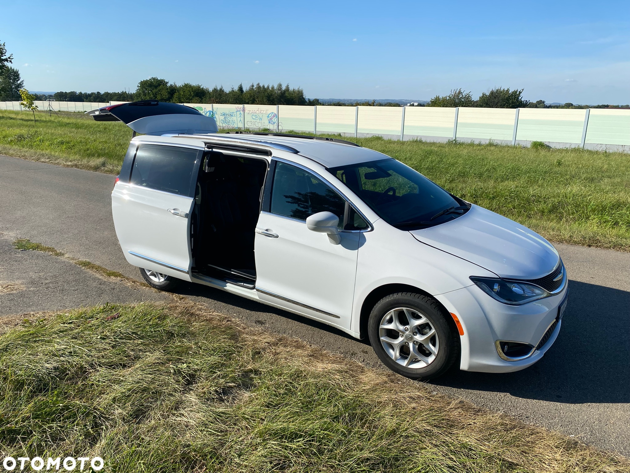 Chrysler Pacifica - 11