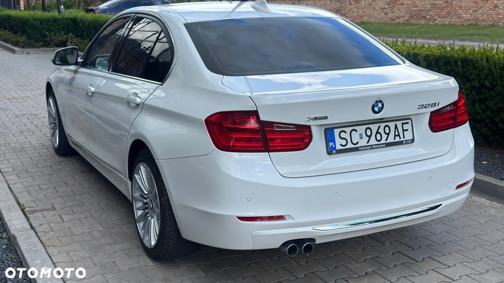 BMW Seria 3 328i Luxury Line - 17