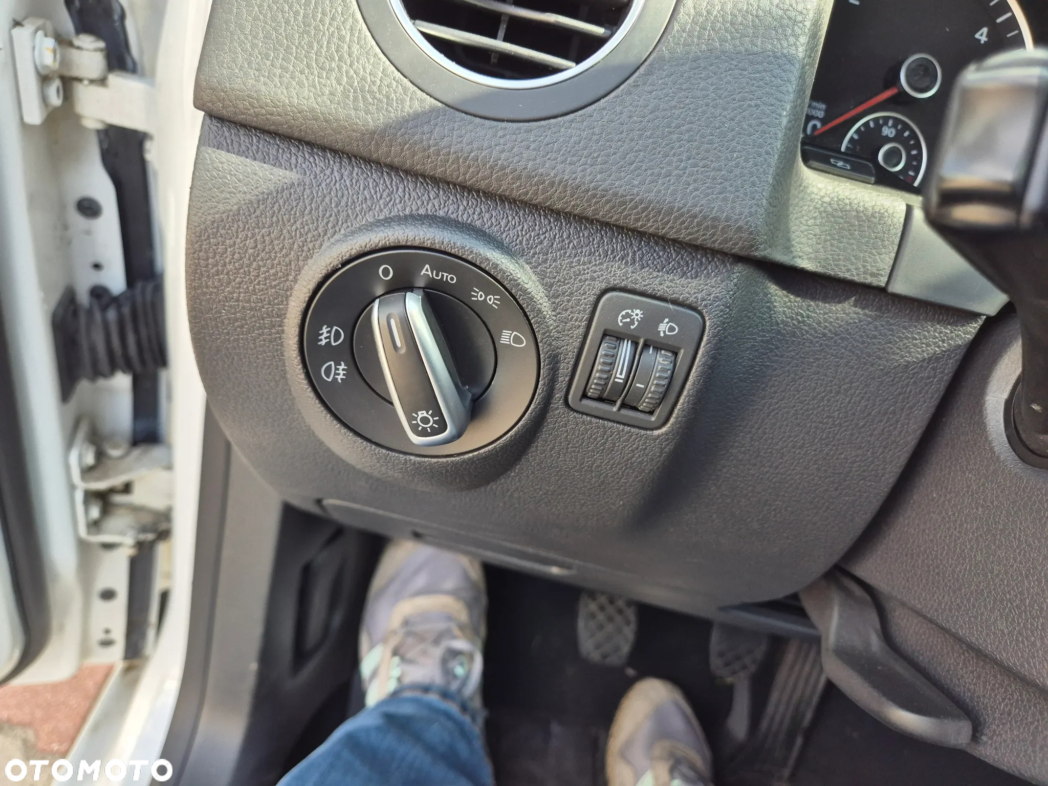 Volkswagen Golf Plus 1.6 TDI Comfortline - 25