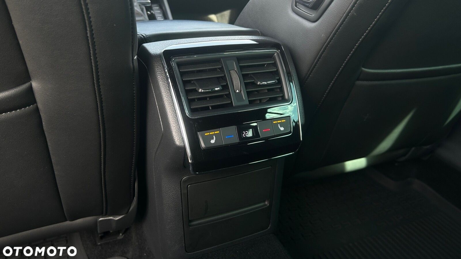 Skoda Superb 2.0 TDI SCR 4x4 L&K DSG - 16