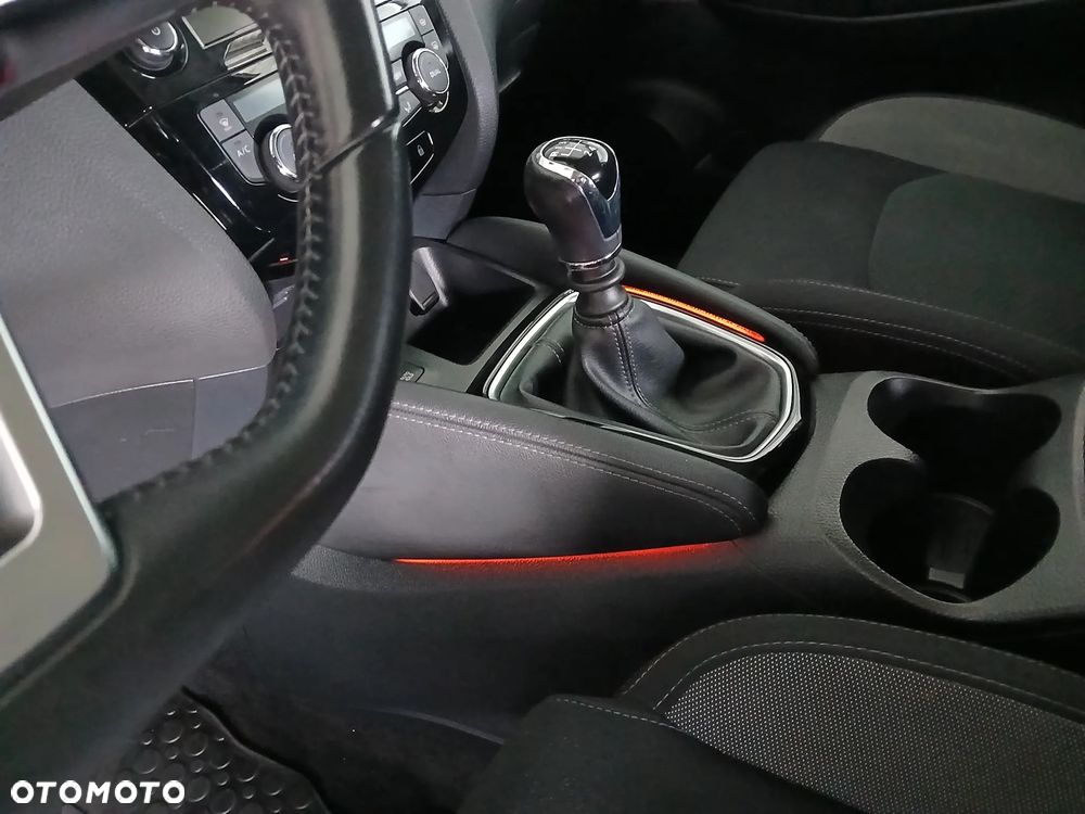 Nissan Qashqai 1.3 DIG-T N-Connecta - 25