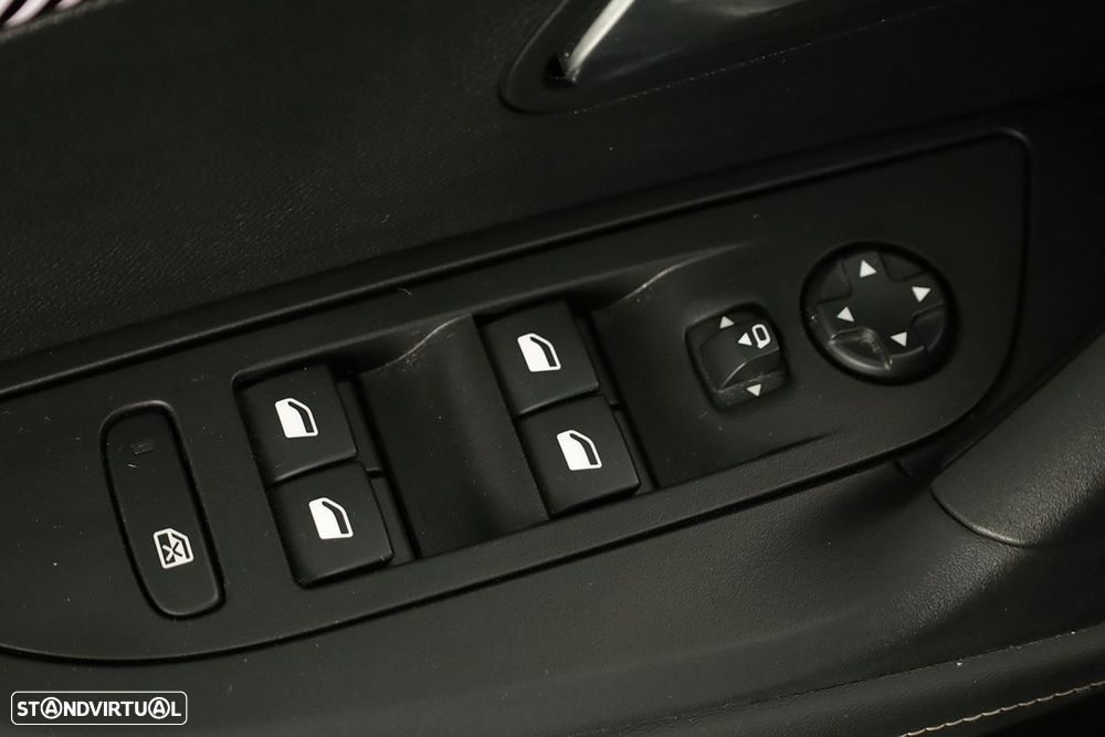 Peugeot 2008 1.2 PureTech Allure EAT8 - 19