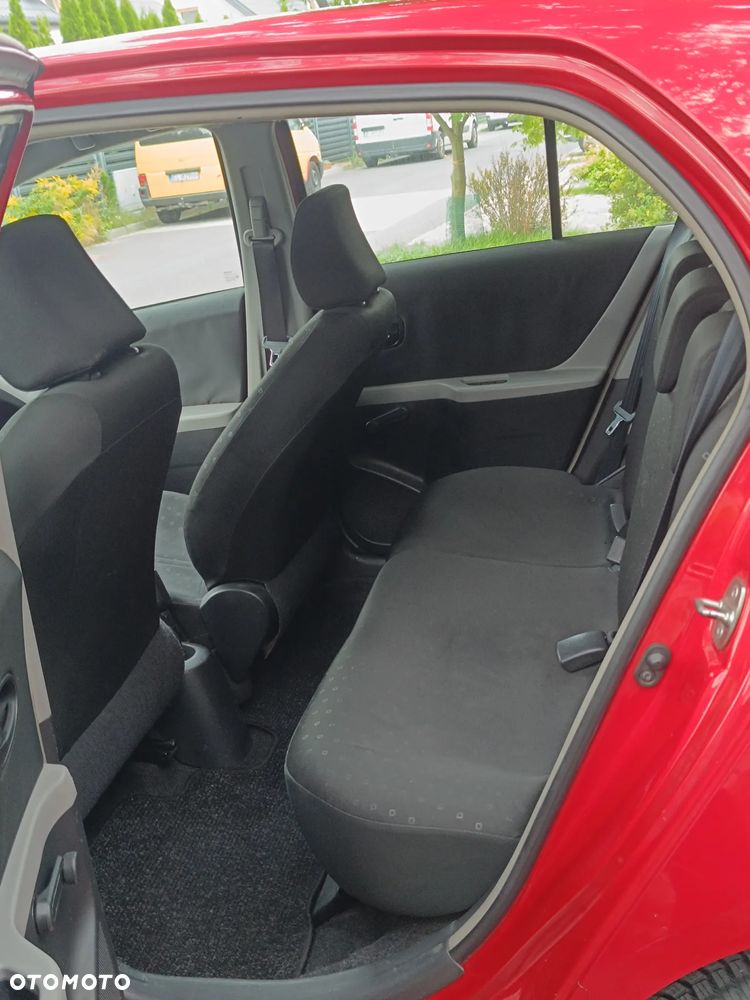 Toyota Yaris 1.0 VVT-i - 11