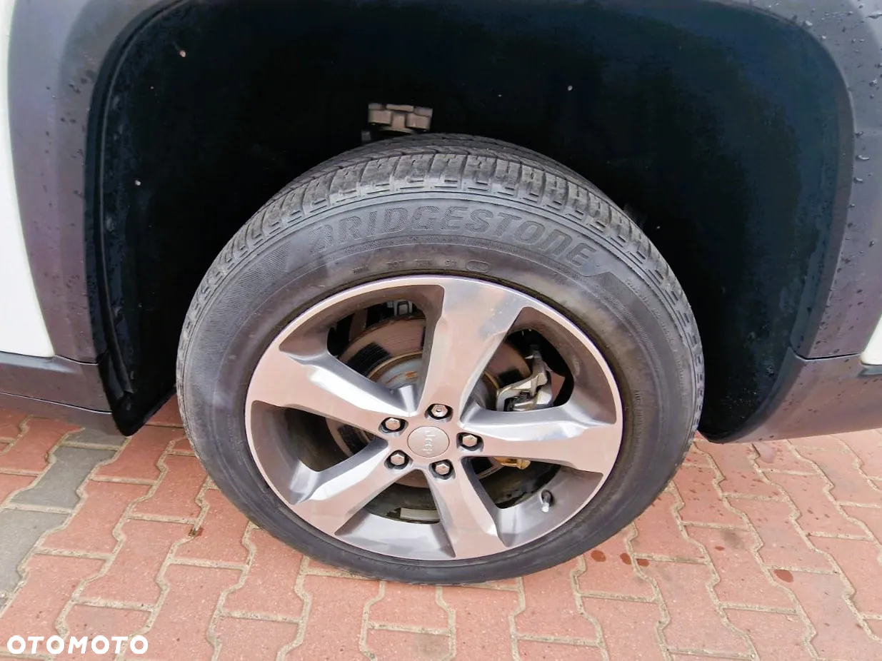 Jeep Grand Cherokee - 11