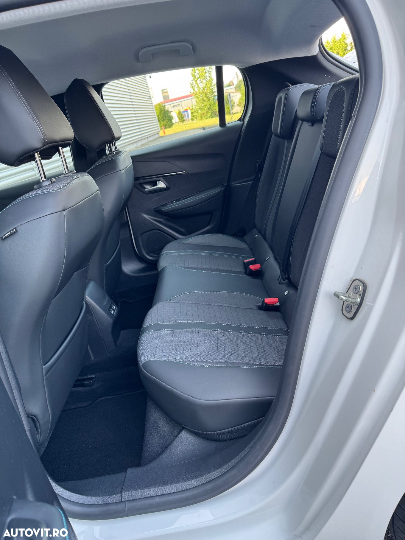 Peugeot 208 PureTech 110 Stop & Start Allure - 9