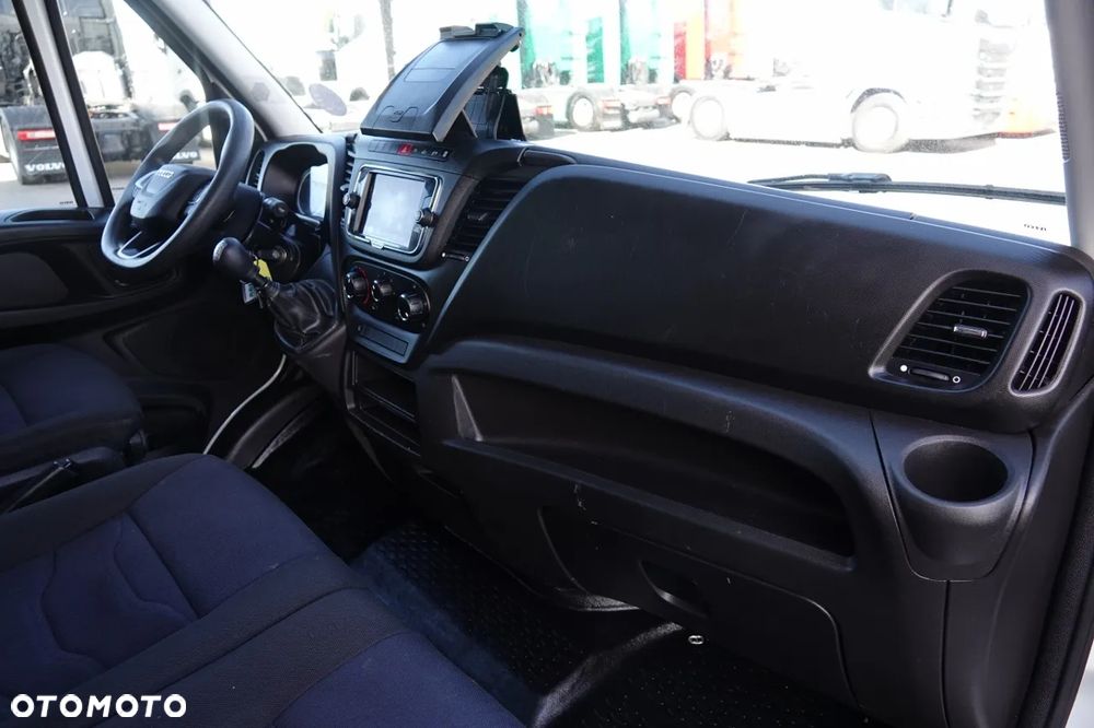 Iveco DAILY 35-160 / 3.0 D / KONTENER - 4,3 M / WINDA SORENSEN - 750 kg / BLIŹNIAK / DMC: 3 500 KG / SPROWADZONY - 32