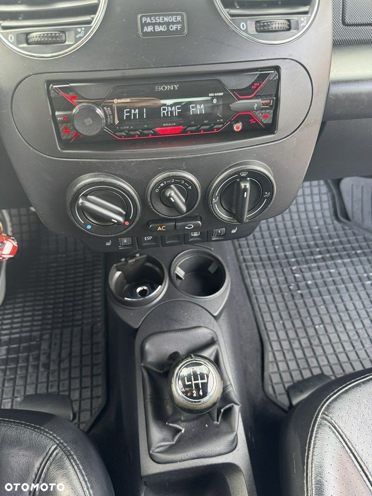 Volkswagen New Beetle - 8