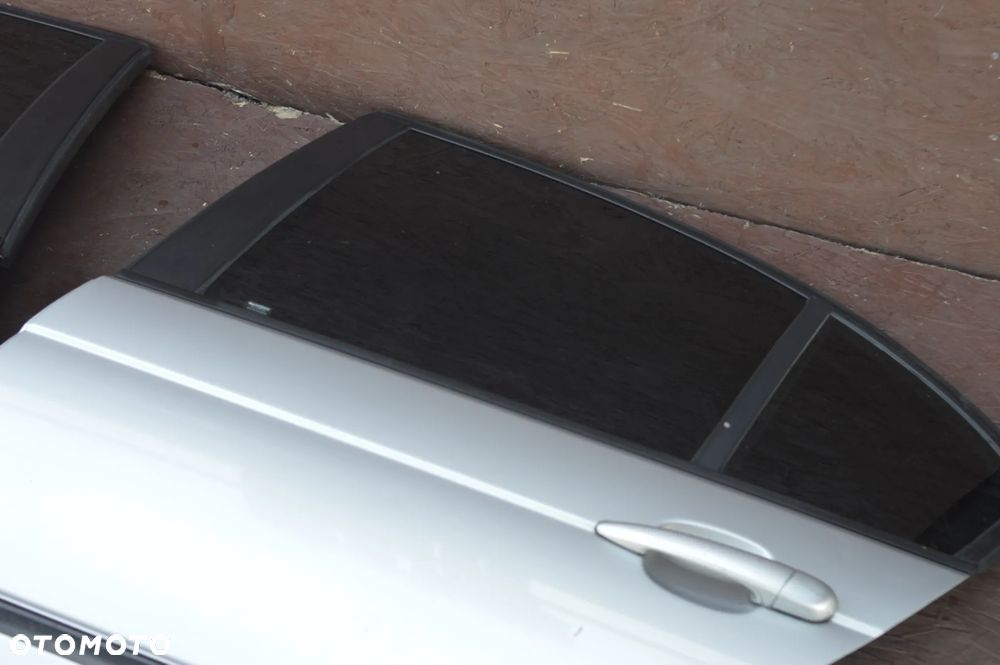 BMW E46 SEDAN ORYGINALNE KOMPLETNE DRZWI TYŁ LEWE / PRAWE W KOLORZE TITANSILBER 354/7 O NR.  41 52 7 034 153 / 41 52 8 240 075 /  41 52 7 034 154 / 41 52 8 240 076 OEM W DOBRYM STANIE - 5