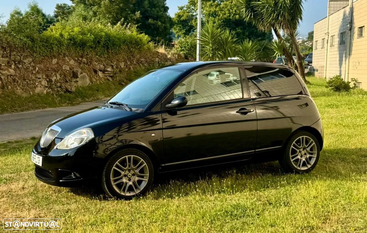 Lancia Ypsilon 1.3 JTD Sport Momo Design - 4