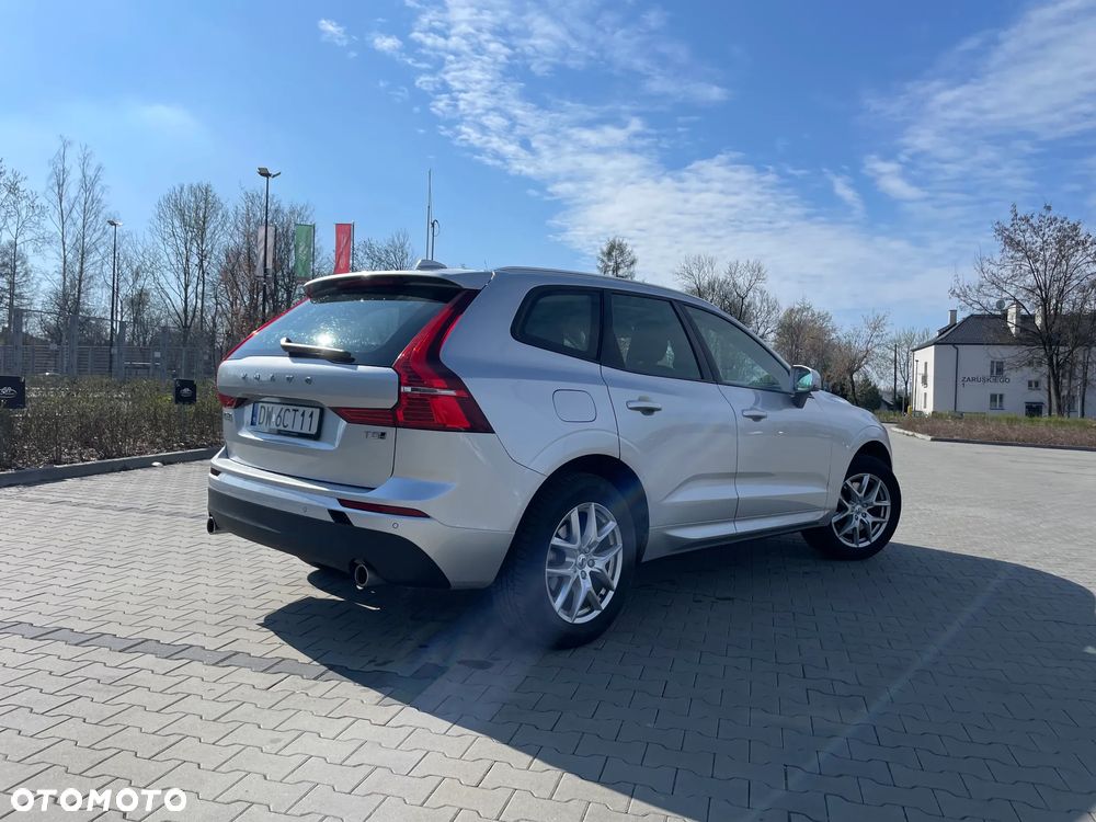 Volvo XC 60 T5 AWD Momentum - 4