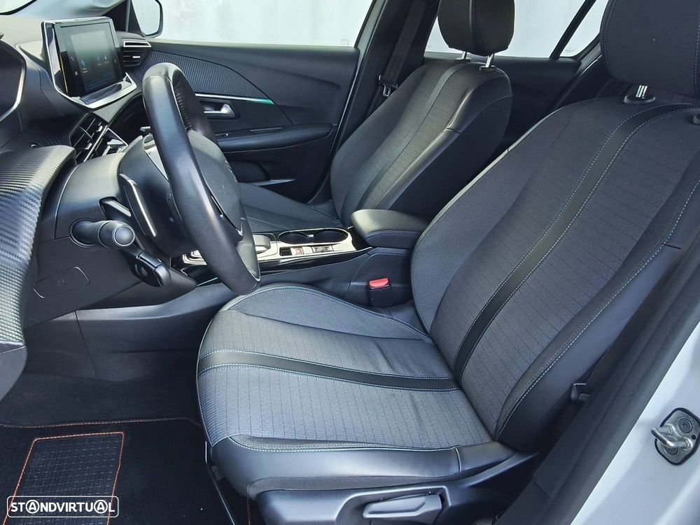Peugeot 208 PureTech 100 EAT8 Allure - 17