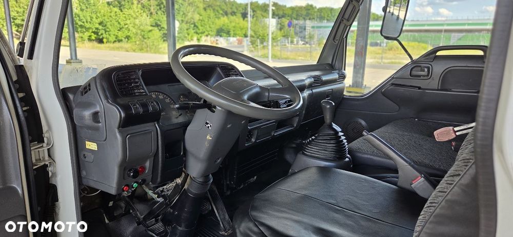 Isuzu NPR69 - 27