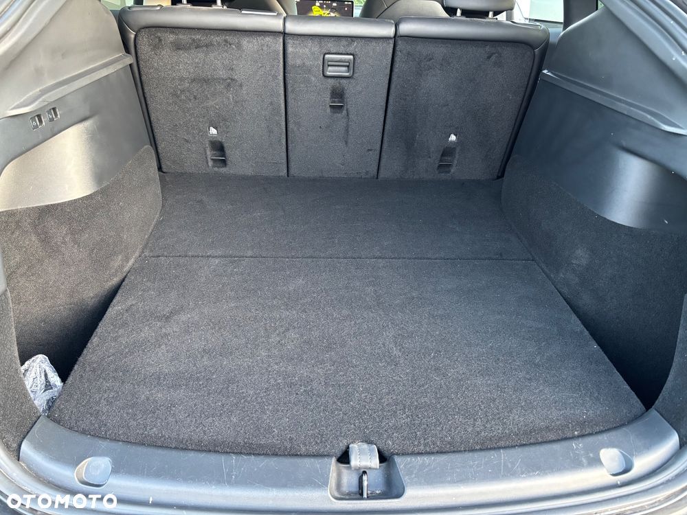 Tesla Model Y Long Range Dual Motor AWD - 22