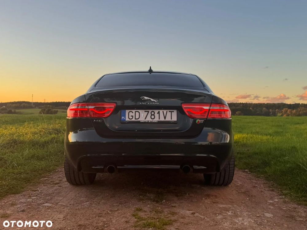 Jaguar XE - 18