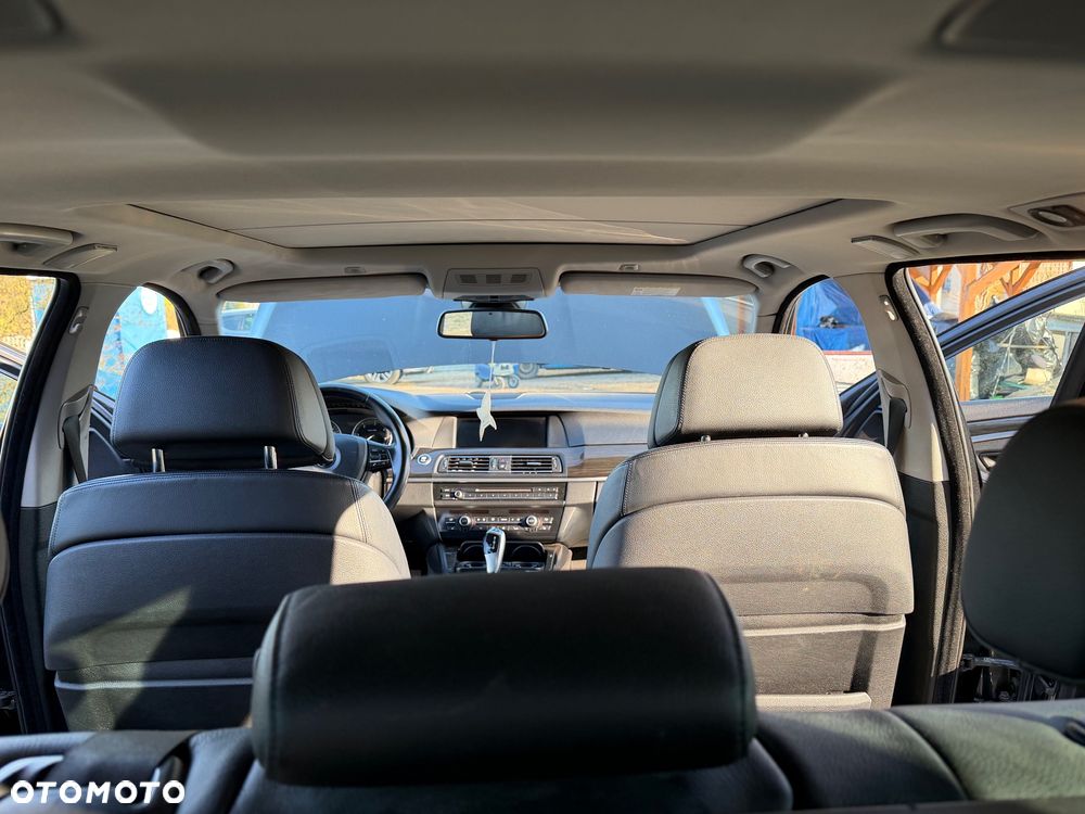 BMW Seria 5 525d - 13