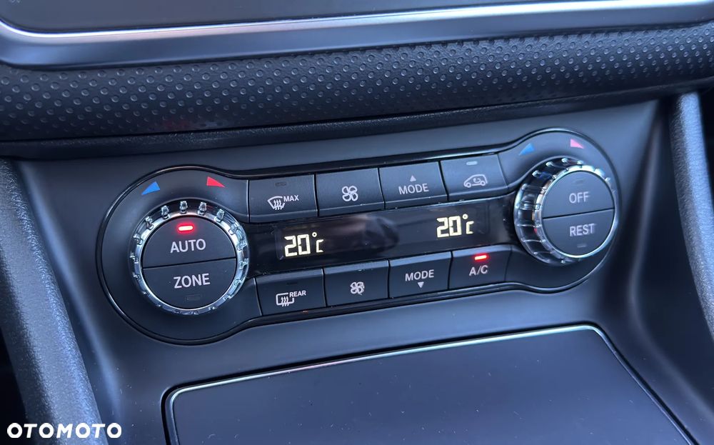 Mercedes-Benz Klasa A 250 4Matic 7G-DCT AMG Line - 24